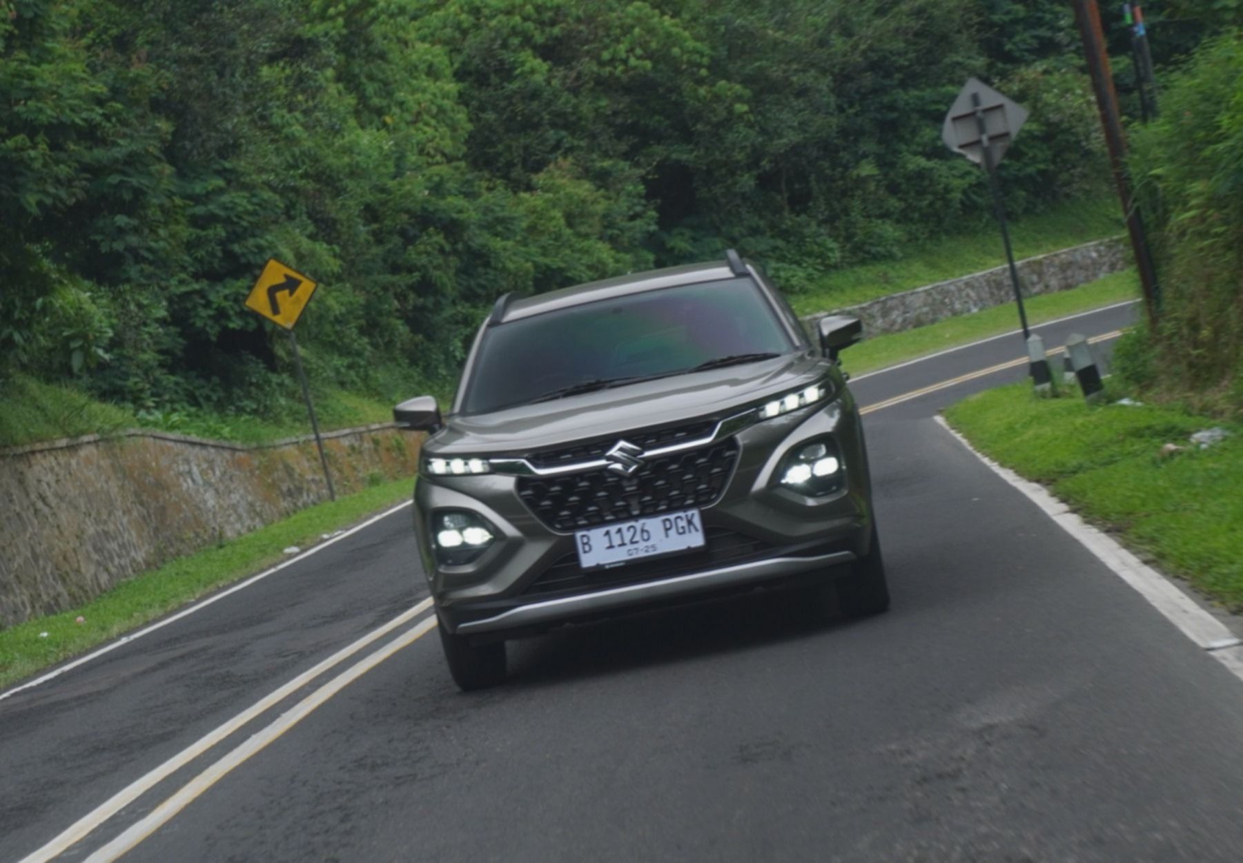 Suzuki Fronx: Fitur Rahasia Atasi Tanjakan Curam dengan Aman!