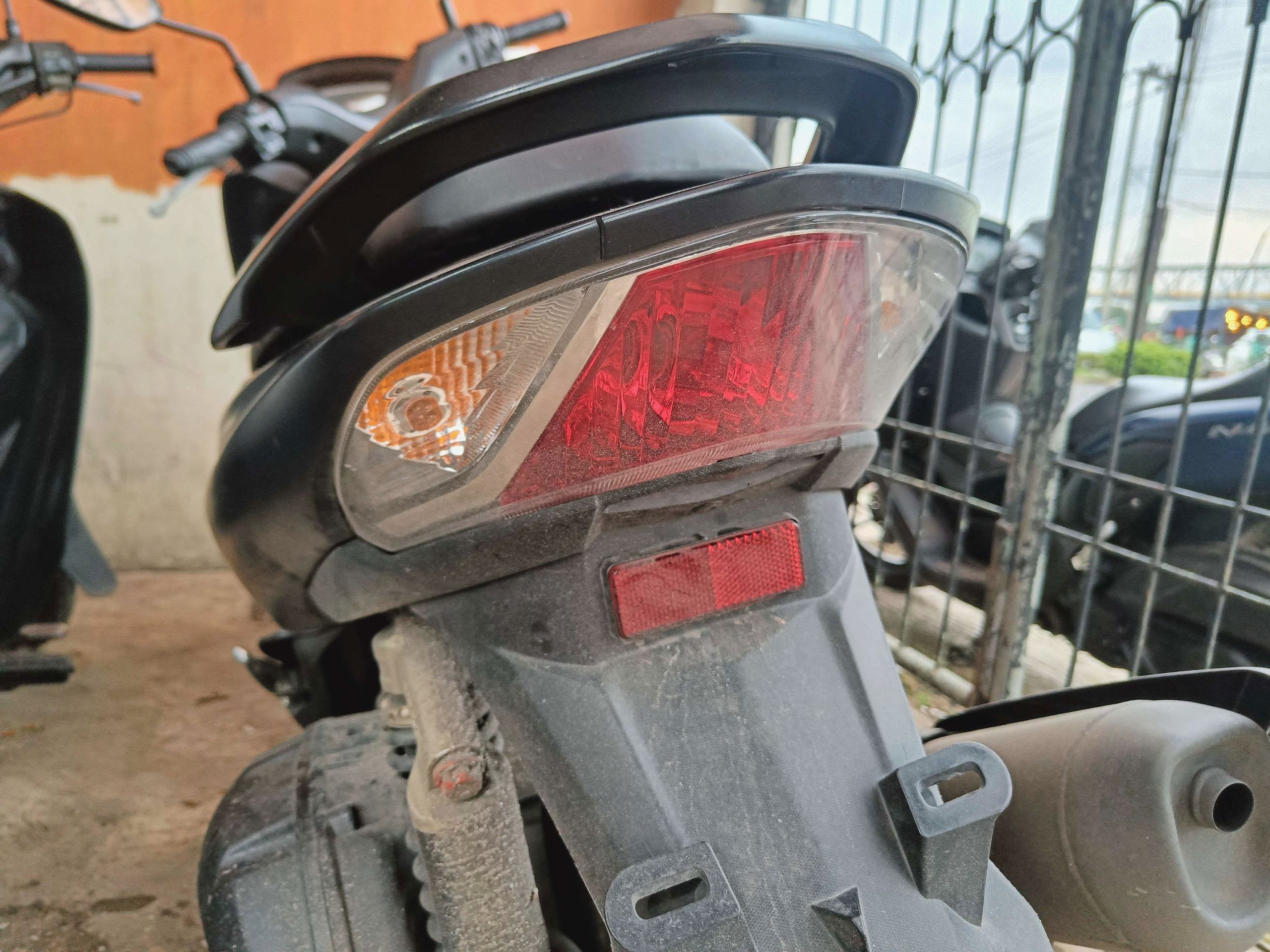 Ganti Bohlam Rem Yamaha Lexi 125 Sendiri? Ini Caranya!