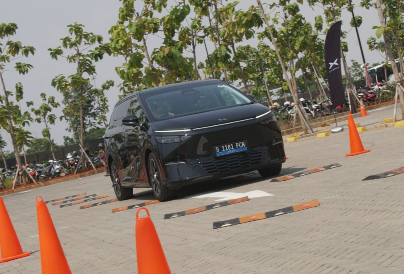 XPENG X9: Suspensi Canggih Bikin Keluarga Nyaman di Perjalanan