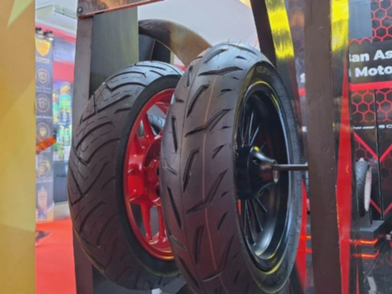 Rahasia Terungkap! Ini Bahan Bikin Ban Mobil Hitam Legam!