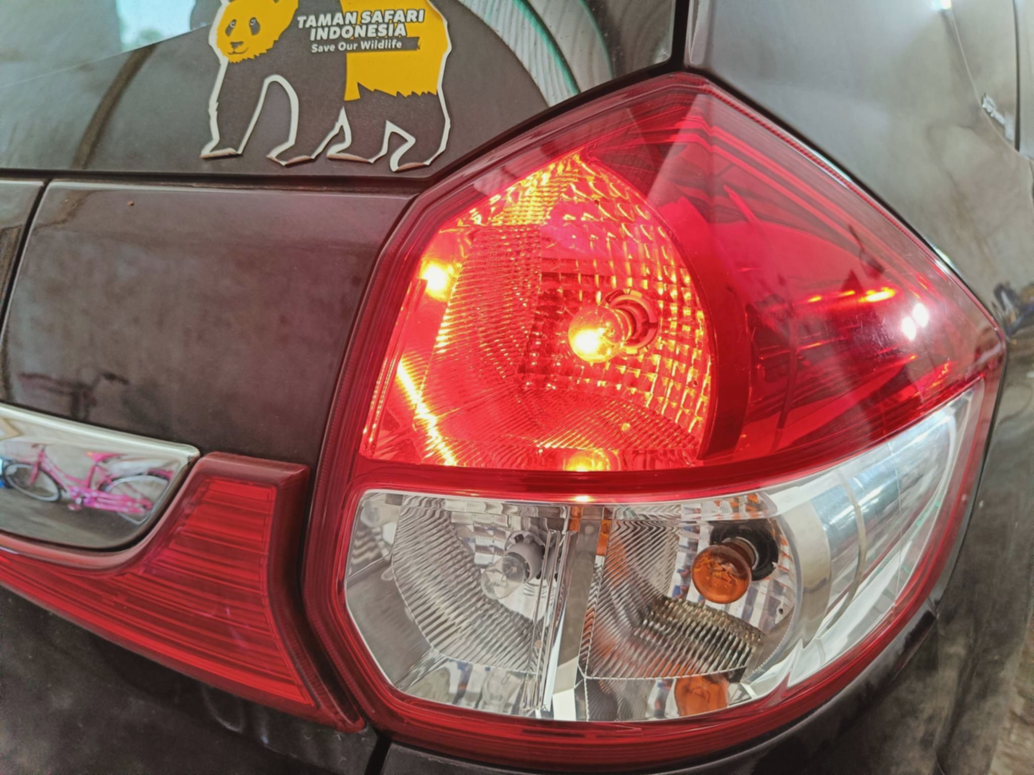 Lampu Rem Mobil Bekas Mati? Ini Cara Cek & Atasi!