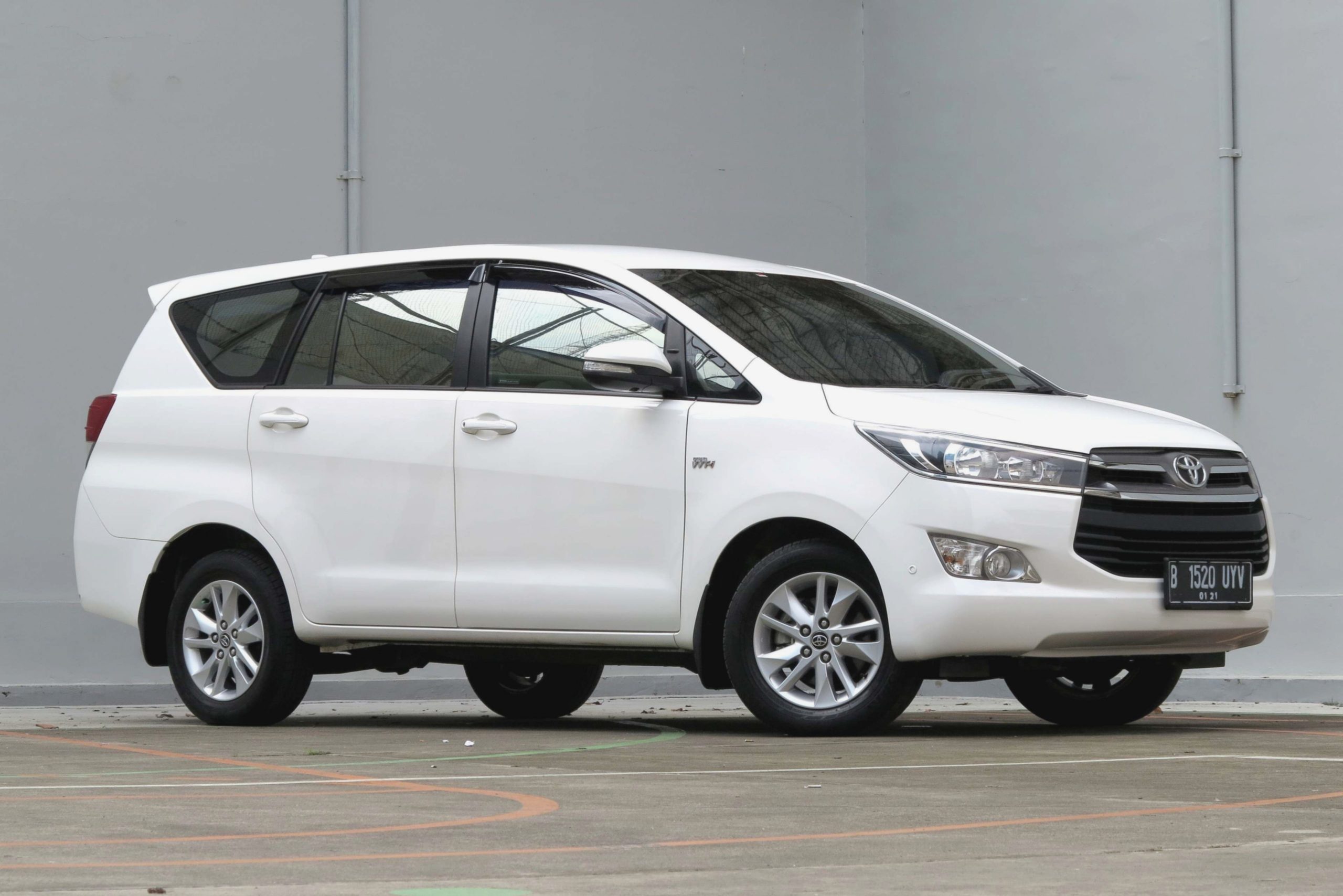 Innova Reborn Bekas: Harga Terbaru 2024, Bensin vs Diesel!