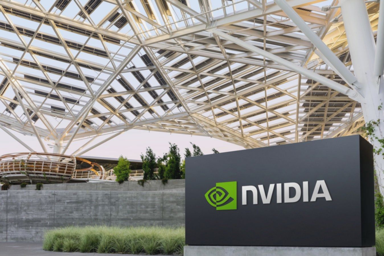 Nvidia Salip Apple, Tapi Waspada Huawei: Perang Raksasa Teknologi!